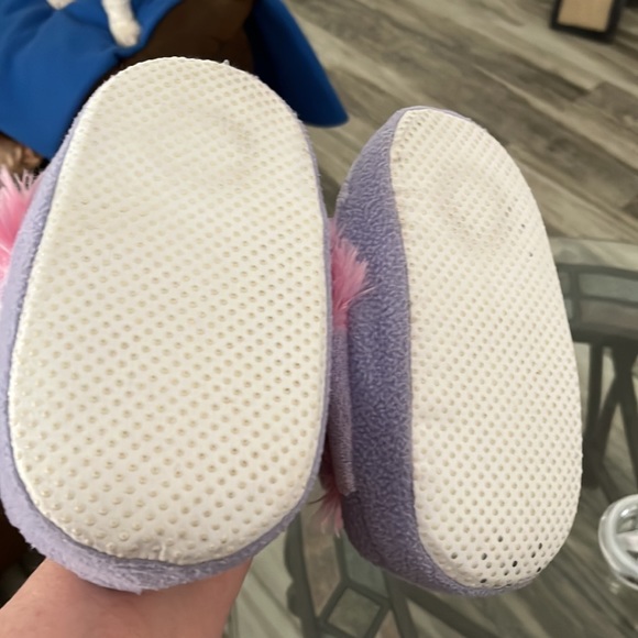 UNICORN SLIPPERS TODDLER SIZE S/M WORN A COUPLE TIMES GREAT CONDITION! - Picture 3 of 5